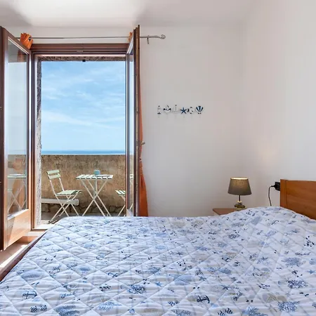 Guesthost - Beda House *