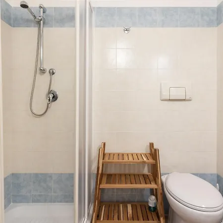 Guesthost - Beda House