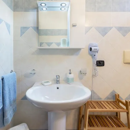 Guesthost - Beda House *